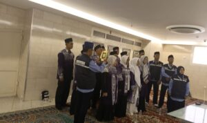 Dua jemaah haji asal Kalsel yang sudah berada di Makkah mengikuti pelantikan sebagai PPPK via daring. Foto-dok. kalsel.kemenag.go.id