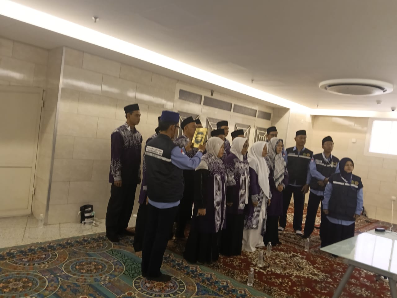 Dua jemaah haji asal Kalsel yang sudah berada di Makkah mengikuti pelantikan sebagai PPPK via daring. Foto-dok. kalsel.kemenag.go.id