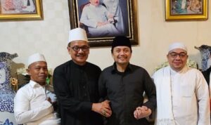 Hasnuryadi Sulaiman bersama ulama kota Banjarmasin. Foto-dok. Istimewa