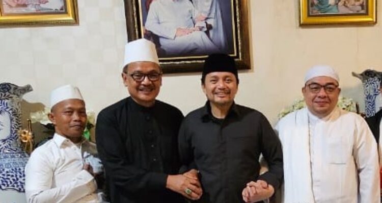 Hasnuryadi Sulaiman bersama ulama kota Banjarmasin. Foto-dok. Istimewa