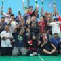 Para juara Turnamen Bulu Tangkis Al Wafa Cup 2025 berfoto bersama dengan para peserta lomba, panitia, dan supporter. Foto-dok.Istimewa