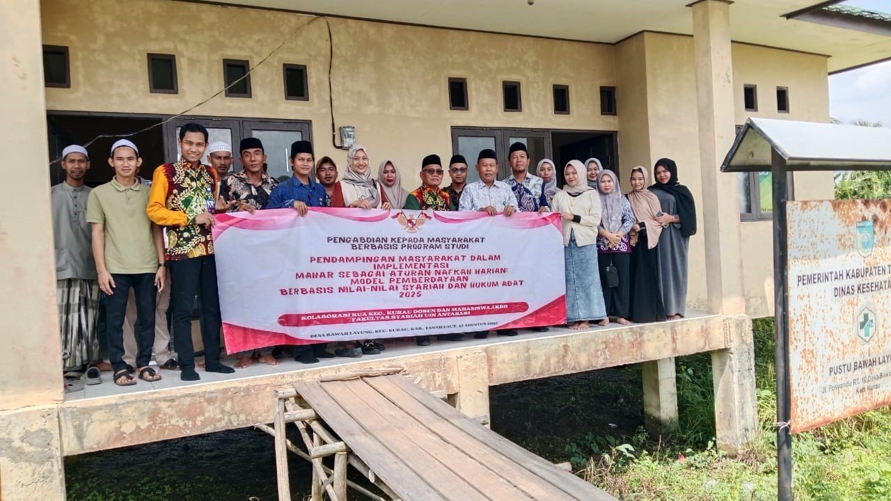 Foto bersama narasumber, pengelola KUA Kurau dan masyarakat yang hadir. Foto-dok.Istimewa