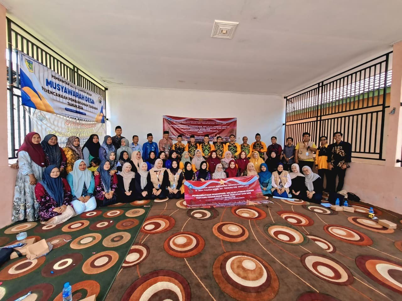 Foto bersama warga masyarakat dan rombongan dari UIN Antasari Banjarmasin. Foto-dok.Istimewa