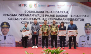 Sosialisasi Pajak Daerah, Penganugerahan Wajib Pajak Daerah Terbaik, dan Gebyar Panutan Pajak Kendaraan Bermotor yang dilaksanakan oleh BPKPAD Banjarmasin. Foto-dok.Diskominfo Banjarmasin Sosialisasi Pajak Daerah, Penganugerahan Wajib Pajak Daerah Terbaik, dan Gebyar Panutan Pajak Kendaraan Bermotor yang dilaksanakan oleh BPKPAD Banjarmasin. Foto-dok.Diskominfo Banjarmasin