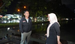 Wali Kota Banjarmasin, H. Muhammad Yamin HR, meninjau pengerukan tanah di sepanjang Sungai Gatot Subroto. Foto-dok. Prokom-Bjm Wali Kota Banjarmasin, H. Muhammad Yamin HR, meninjau pengerukan tanah di sepanjang Sungai Gatot Subroto. Foto-dok. Prokom-Bjm