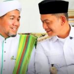 Wali Kota Banjarmasin, H. M. Yamin HR bersama salah satu ulama JATMAN. Foto-dok. Prokom Banjarmasin