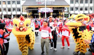 Wali Kota Banjarmasin, H. M. Yamin HR ketika menghadiri kegiatan silaturahmi dan senam bersama di depan Balai Kota Banjarmasin. Foto-dok. Prokom Banjarmasin