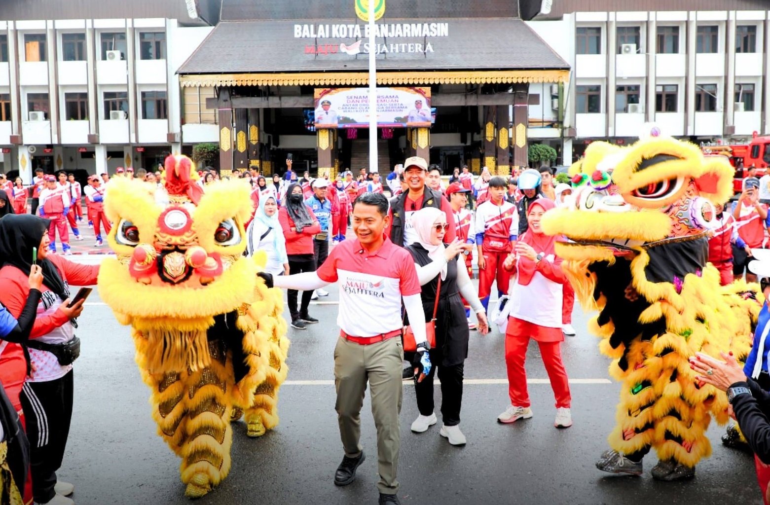 Wali Kota Banjarmasin, H. M. Yamin HR ketika menghadiri kegiatan silaturahmi dan senam bersama di depan Balai Kota Banjarmasin. Foto-dok. Prokom Banjarmasin