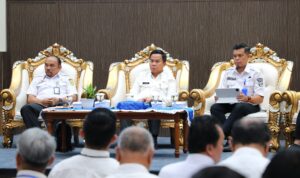 Sekretaris Daerah Kota Banjarmasin, Ikhsan Budiman (tengah). Foto-Prokom-Bjm