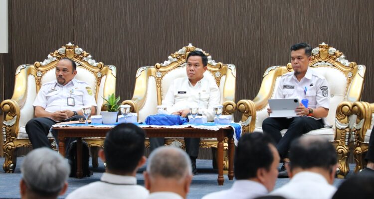 Sekretaris Daerah Kota Banjarmasin, Ikhsan Budiman (tengah). Foto-Prokom-Bjm