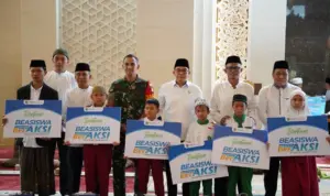 Bupati Tanah Bumbu Salurkan Beasiswa BerAksi