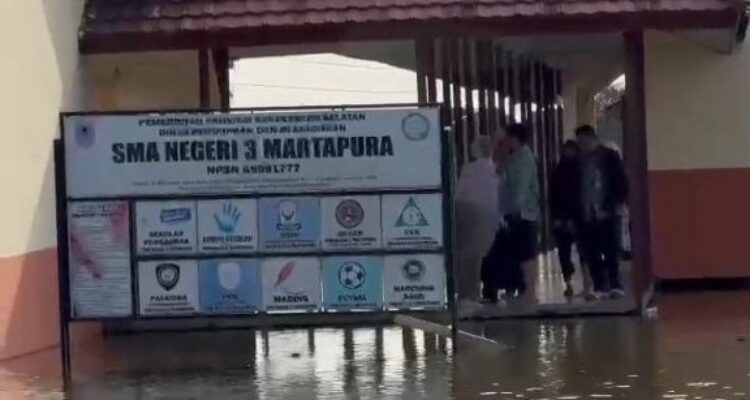 Banjir di SMAN 3 Martapura. Foto-dok. Mc Kalsel