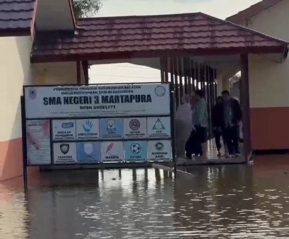 Banjir di SMAN 3 Martapura. Foto-dok. Mc Kalsel