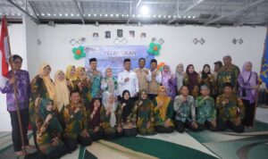 Wali Kota Banjarmasin, H. M. Yamin HR menghadiri pelantikan Dewan Pengurus Daerah (DPD) Forum Komunikasi Pusat Kegiatan Belajar Masyarakat (FK PKBM) Kota Banjarmasin. Foto-Prokom-Bjm