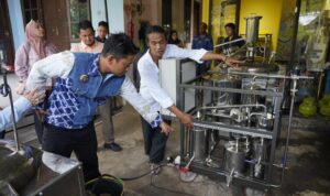 Wali kota Banjarmasin HM Yamin ketika mengunjungi Get Foundation Jl. Raya Gering, Sibang Kaja, Bali guna mempelajari teknologi pirolisis untuk pengolahan sampah. Foto-dok Prokom-Bjm