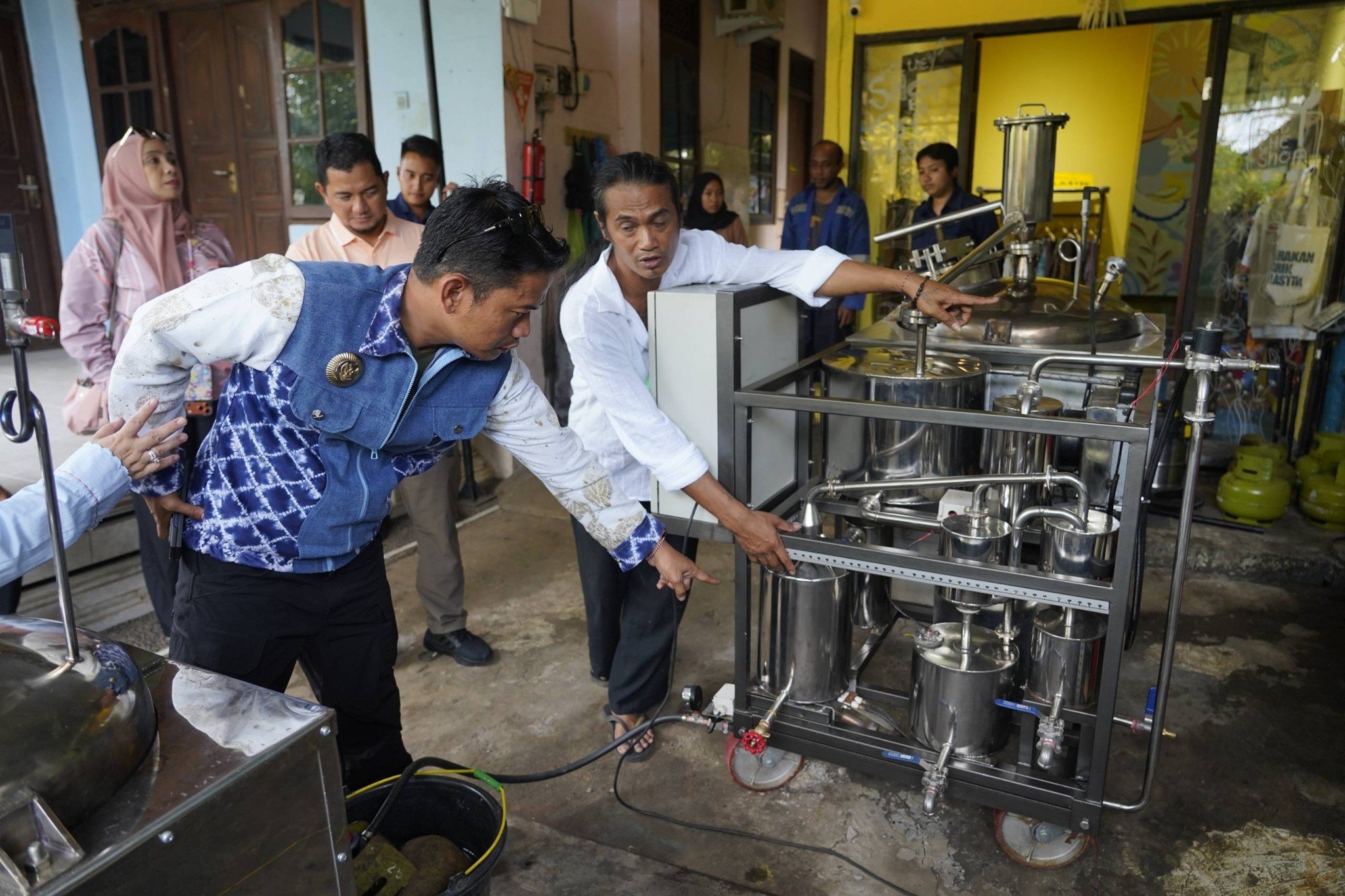Wali kota Banjarmasin HM Yamin ketika mengunjungi Get Foundation Jl. Raya Gering, Sibang Kaja, Bali guna mempelajari teknologi pirolisis untuk pengolahan sampah. Foto-dok Prokom-Bjm