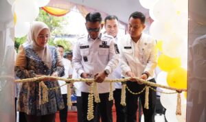Wali Kota Banjarmasin, H. M. Yamin HR didampingi Ketua TP PKK Kota Banjarmasin Hj. Neli Listiani dan Sekretaris Daerah Kota Banjarmasin Ikhsan Budiman. Foto-dok. Prokom-Bjm