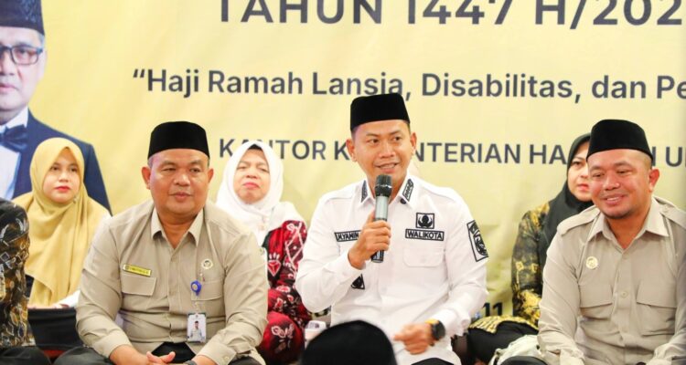 Wali Kota Banjarmasin, H.M Yamin HR membuka kegiatan manasik haji yang digelar Kementerian Haji dan Umrah Banjarmasin. Foto-Prokom-Bjm