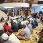 Wali Kota Banjarmasin, H. Muhammad Yamin ketika memberikan sambutan di acara buka puasa bersama petugas kebersihan Banjarmasin. Foto-Proom-Bjm
