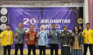 Asisten Pemerintahan dan Kesejahteraan Rakyat, Galuh Tantri Narindra (tengah). Foto-dok. MC Kalsel