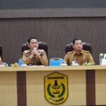 Wali Kota Banjarmasin, H. Muhammad Yamin HR memimpin rapat koordinasi bersama Dinas Lingkungan Hidup. Foto-dok. Prokom-Bjm