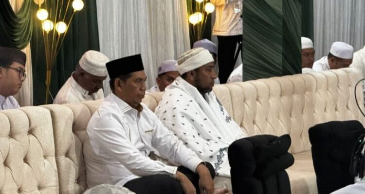Kepala Biro Kesejahteraan Rakyat Setdaprov Kalsel, Fahrurazi (kiri). Foto-MC Kalsel