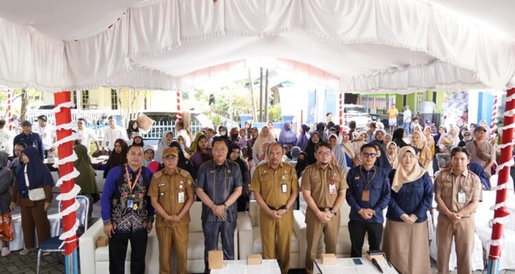 Perumda Pasar Banjarmasin menggelar pasar murah perdana tahun 2026 di Kelurahan Mantuil Kecamatan Banjarmasin Selatan, Selasa (28/04). Foto-Istimewa.