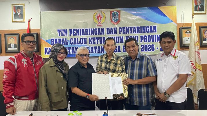 Tim mandat menyerahkan berkas pencalonan Hasnuryadi Sulaiman ke Sekretariat KONI Kalsel. Foto-dok. MC Kalsel