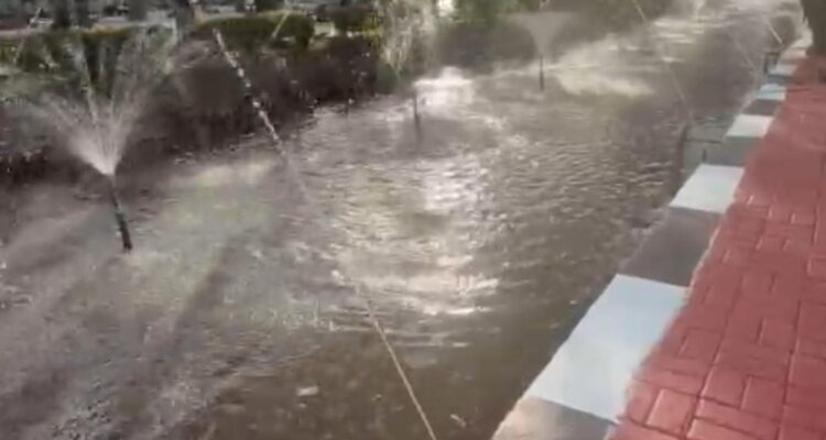 Air mancur di Jalan Ahmad Yani, didepan kediaman Direktur Utama PT Bangun Banua. Foto- El Muhammad