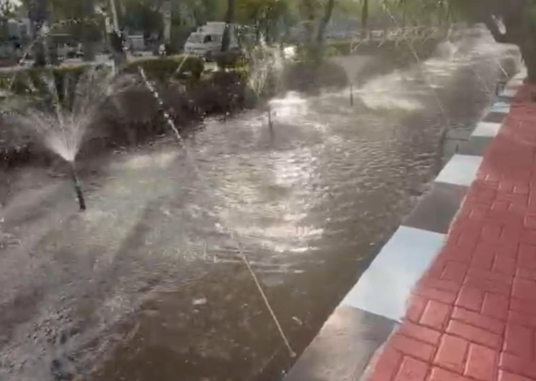 Air mancur di Jalan Ahmad Yani, didepan kediaman Direktur Utama PT Bangun Banua. Foto- El Muhammad