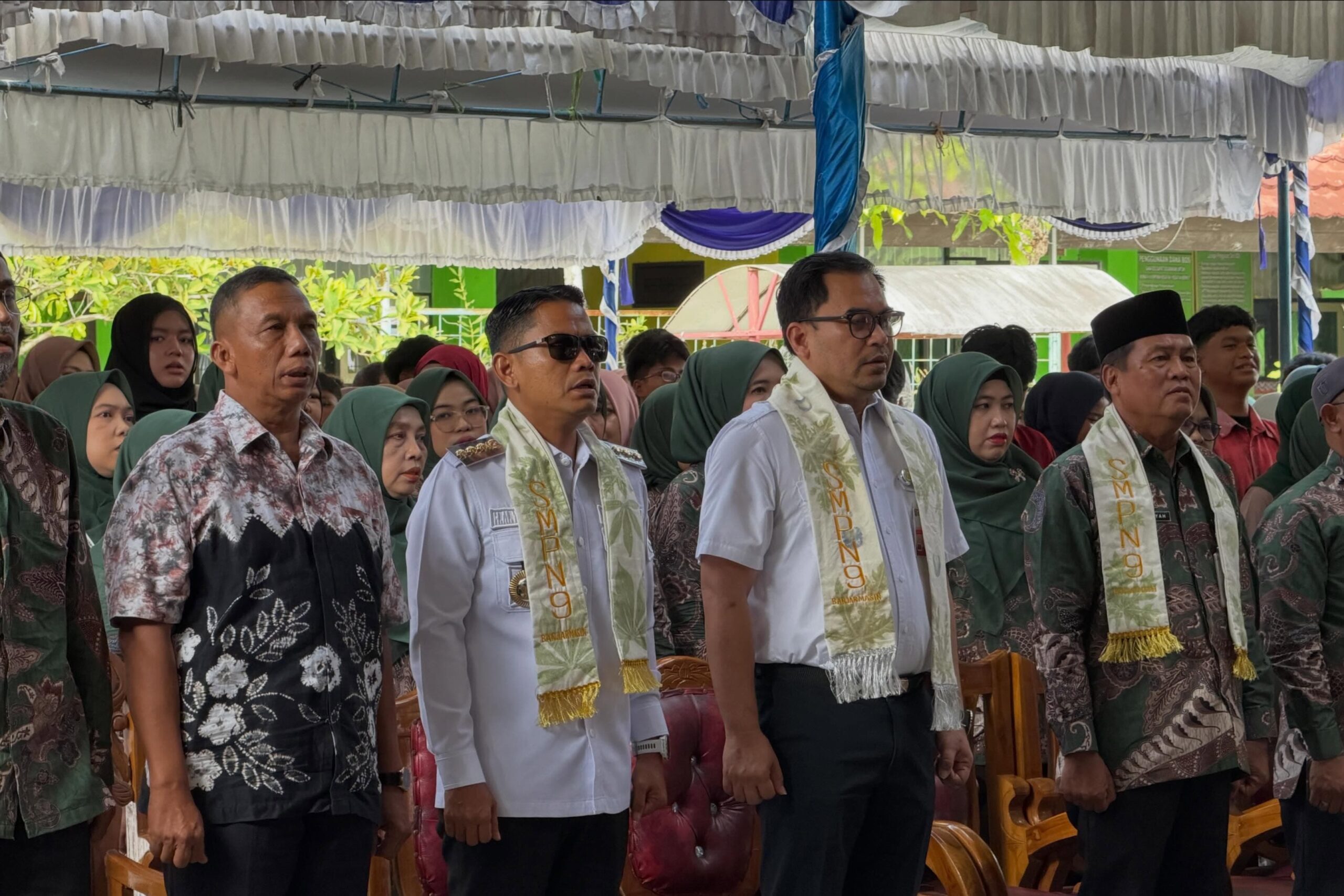Wali Kota Banjarmasin, Muhammad Yamin HR menghadiri kegiatan pengukuhan dan pelepasan Murid Kelas IX SMP Negeri 9 Banjarmasin. Foto-dok. Istimewa