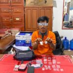 Satresnarkoba Polres Barito Utara mengamankan seorang pria berinisial AS (29) beserta barang bukti narkoba jenis sabu di Jalan Negara Km 18, RT 009, RW 000, Kecamatan Teweh Baru. Foto: Humas Polres Barut