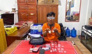 Satresnarkoba Polres Barito Utara mengamankan seorang pria berinisial AS (29) beserta barang bukti narkoba jenis sabu di Jalan Negara Km 18, RT 009, RW 000, Kecamatan Teweh Baru. Foto: Humas Polres Barut