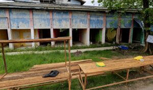 Deretan bangunan ruko yang telah lama terbengkalai di kawasan Jalan HKSN, tepatnya di Jalan AMD, Komplek Perumahan Pemprov Kalimantan Selatan. Foto-El Muhammad
